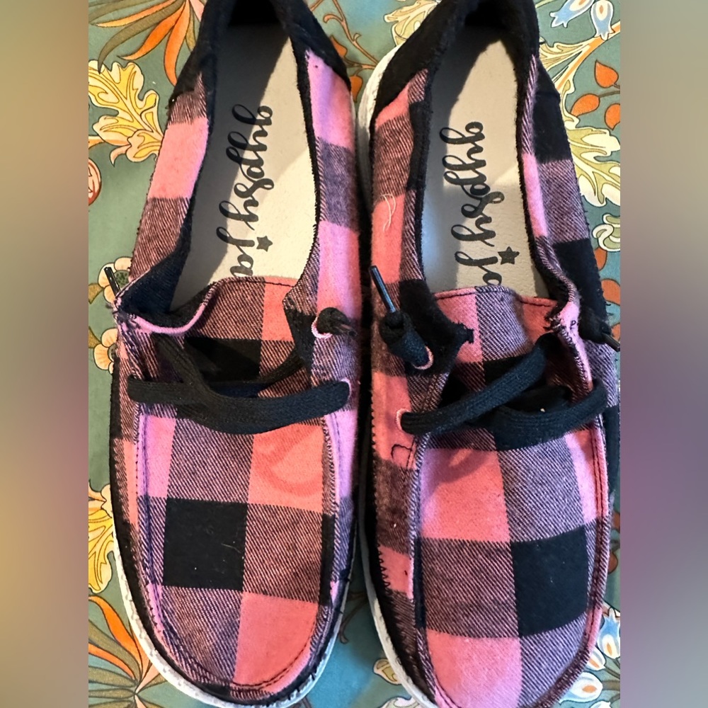 NEW never worn Gypsy Jazz pink and black plaid size 9. ~CUTE~. LQQK